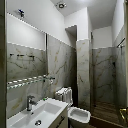 Le Monde 2 Hotel