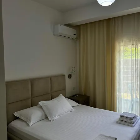 Le Monde 2 Hotel *