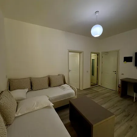Le Monde 2 Hotel *