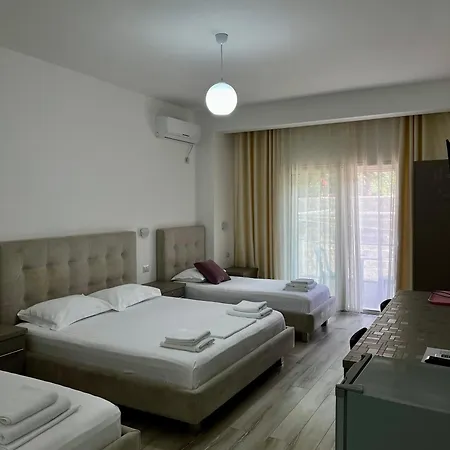 Le Monde 2 Hotel