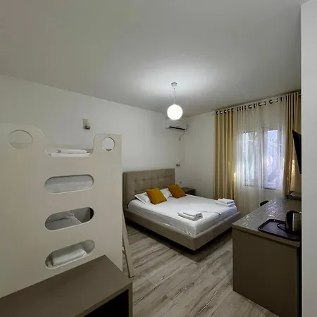Le Monde 2 Hotel *