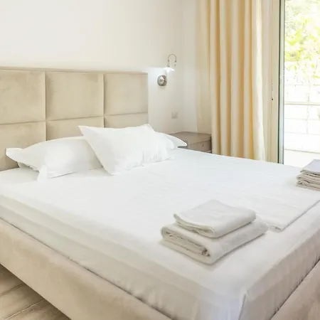 Le Monde 2 Hotel Borsh